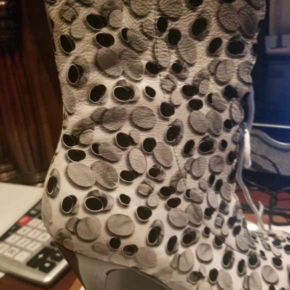 All leather dalmation short heeled boot. - Picture 6 of 6